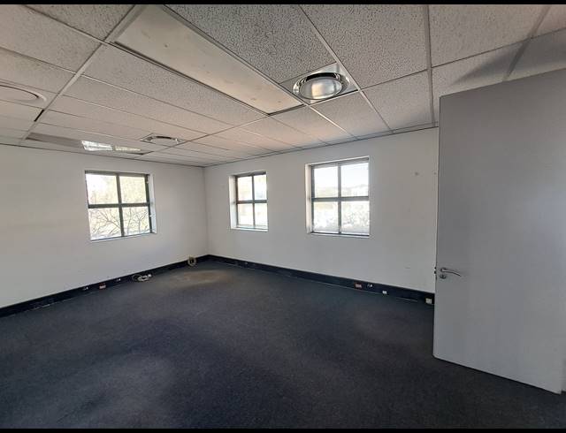 281M² OFFICE TO LET IN HYDE PARK